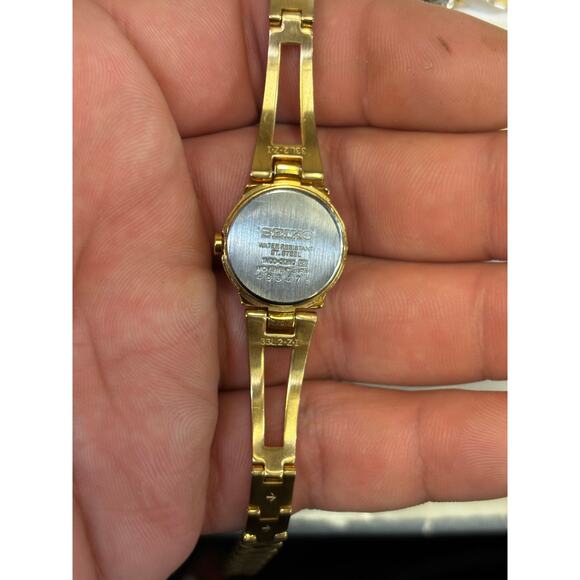 Seiko 1N00-0GN0 Mother Of Perl Dial Gold Tone Women’s Watch! New Battery!